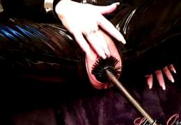 Slave Slut-Orgasma Celeste Latex-Catsuit toiled brush fuck
