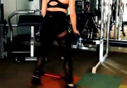Working Out – Ariel Winter